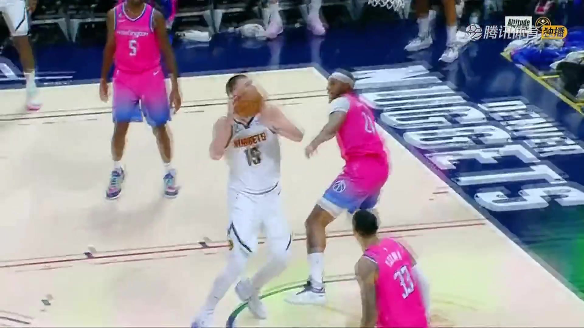 這效率要沖三連MVP？約基奇20中17爆砍43分14板8助5斷皆全隊(duì)最高（約基奇砍32分20籃板10助攻）